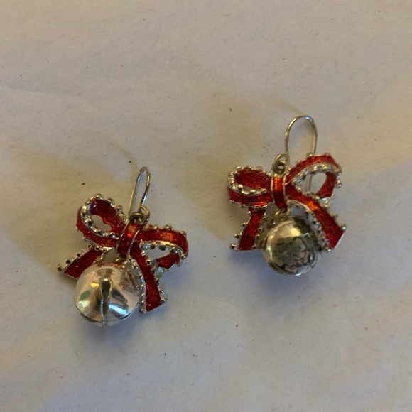 LN Christmas Earrings🤶🧑🏻‍🎄 - Picture 3 of 3